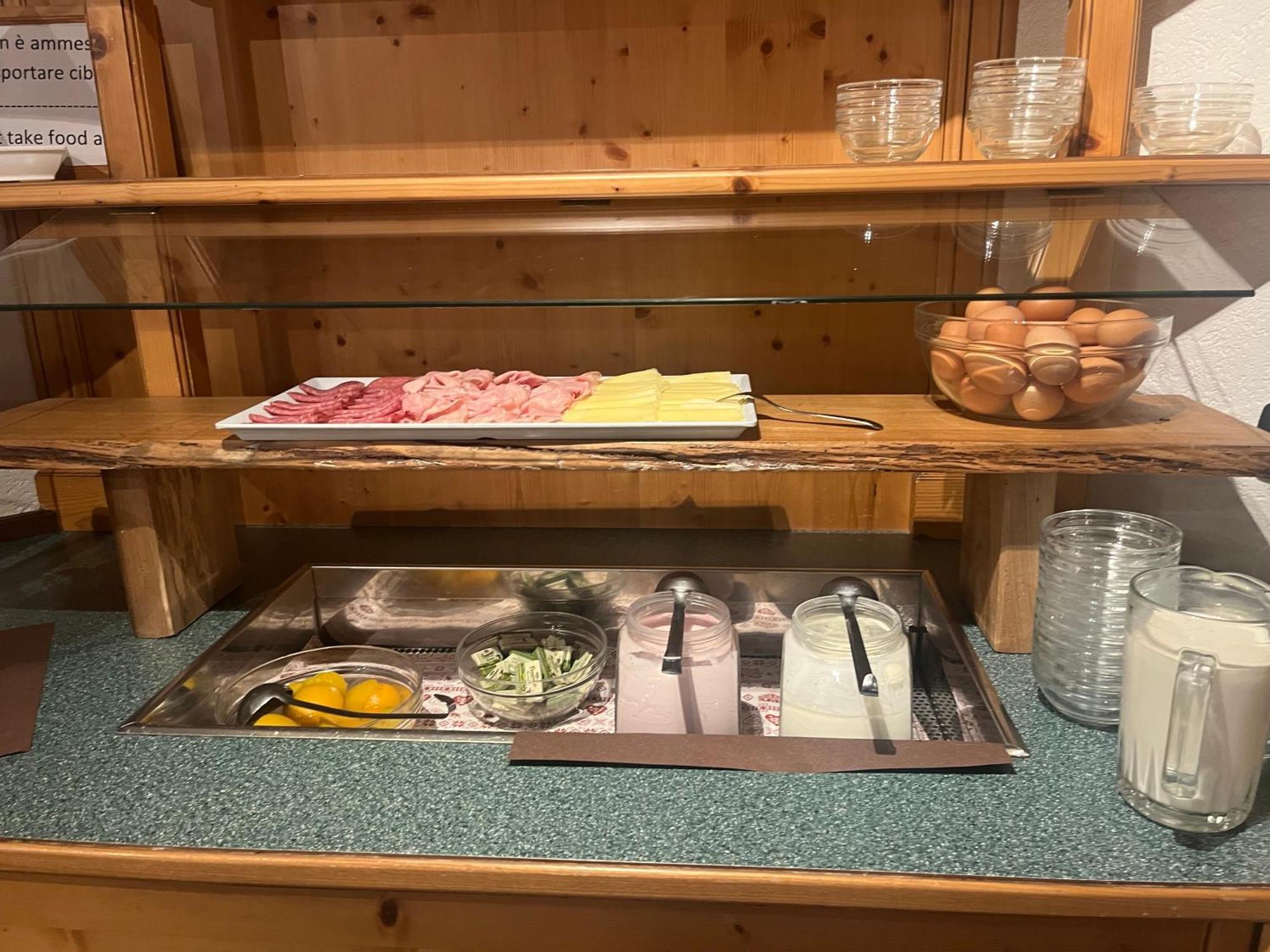 佛欣涅别墅酒店 平佐洛 外观 照片
